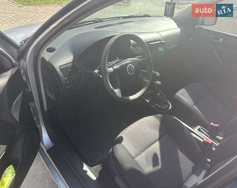 Хетчбек Volkswagen Golf 2001 в Новгород-Сіверському