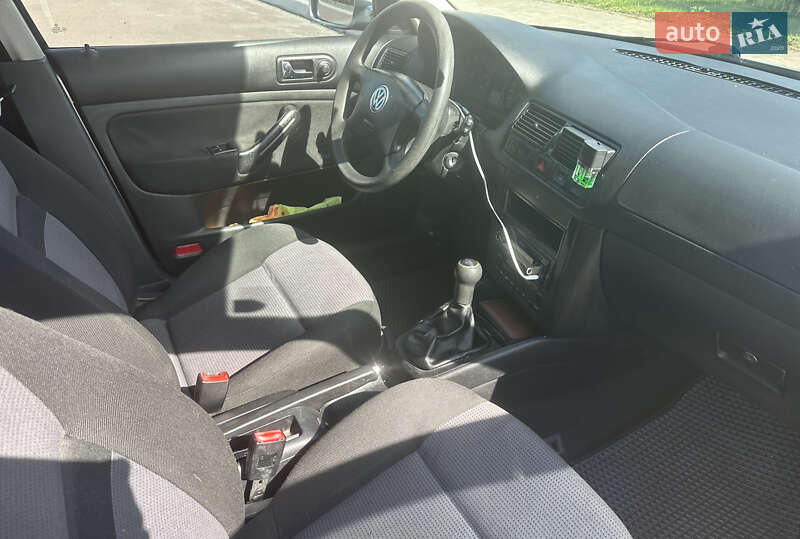 Хетчбек Volkswagen Golf 2001 в Новгород-Сіверському