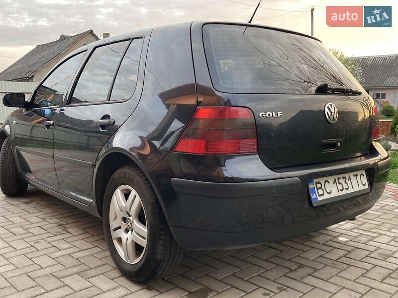 Хетчбек Volkswagen Golf 2001 в Львові