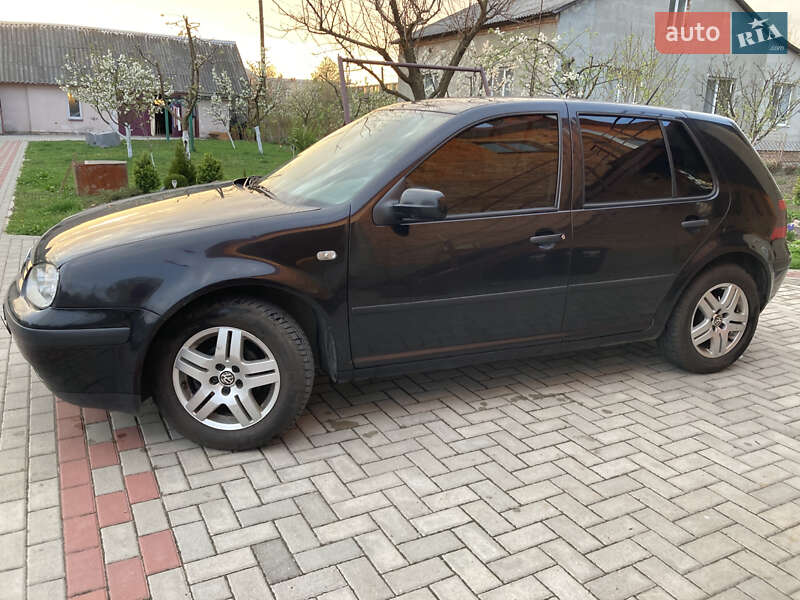 Хетчбек Volkswagen Golf 2001 в Львові