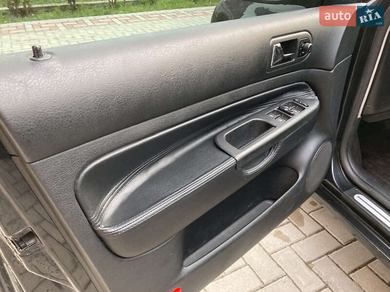 Хетчбек Volkswagen Golf 2001 в Львові