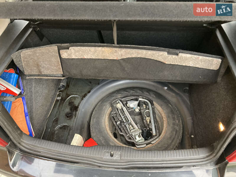 Хетчбек Volkswagen Golf 2001 в Львові