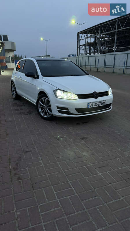 Хэтчбек Volkswagen Golf 2015 в Полтаве