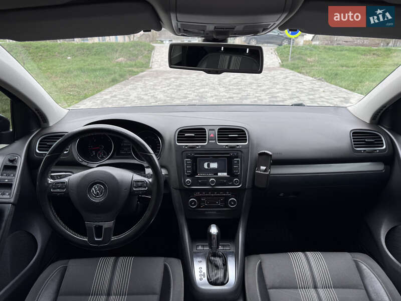Хэтчбек Volkswagen Golf 2012 в Киеве