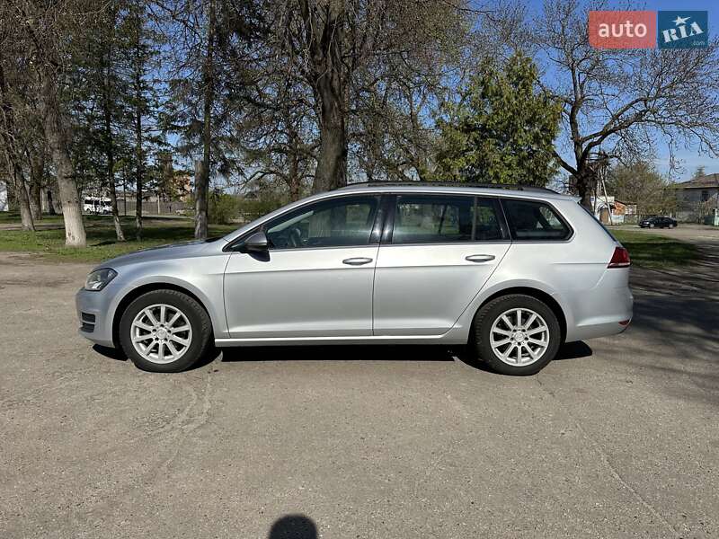 Універсал Volkswagen Golf 2015 в Лебедині