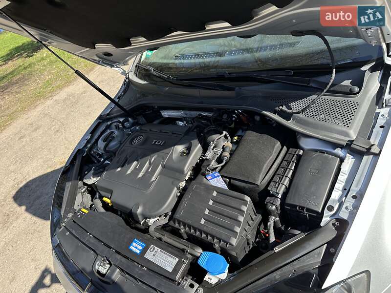 Універсал Volkswagen Golf 2015 в Лебедині