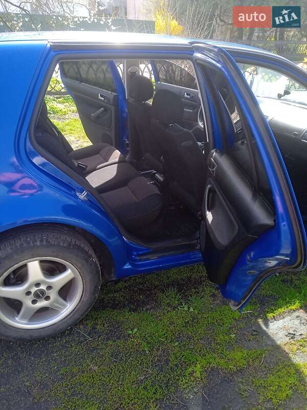 Volkswagen Golf 2000