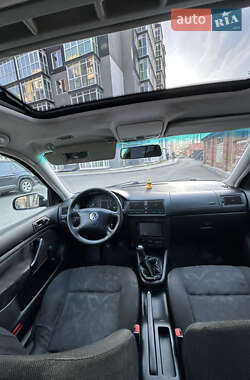 Хэтчбек Volkswagen Golf 1999 в 
