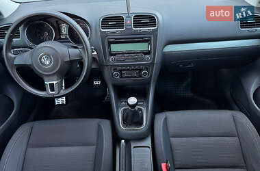 Хэтчбек Volkswagen Golf 2011 в 