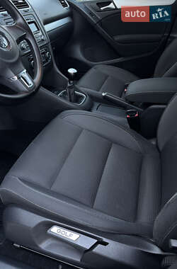 Хэтчбек Volkswagen Golf 2011 в 