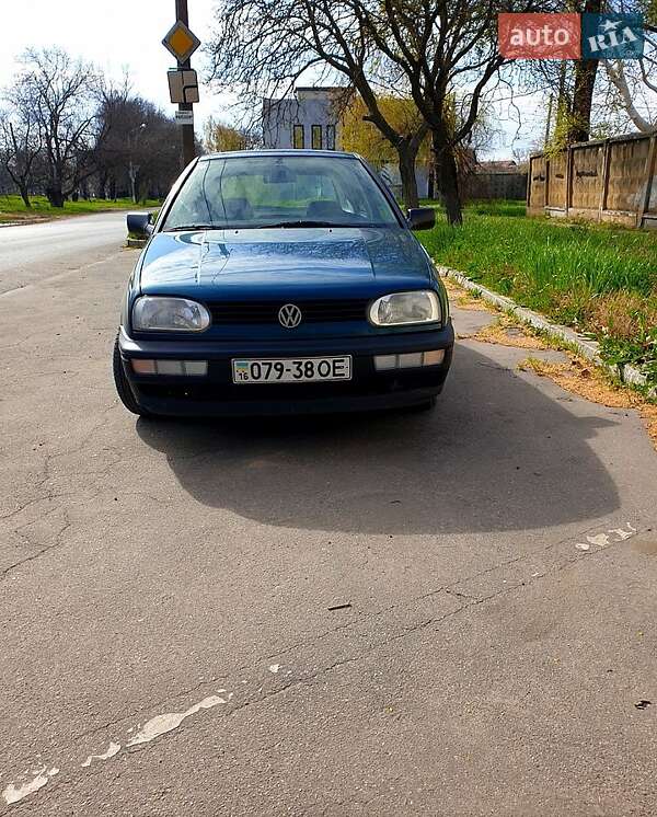Хэтчбек Volkswagen Golf 1994 в 