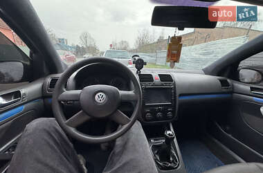Хетчбек Volkswagen Golf 2003 в 