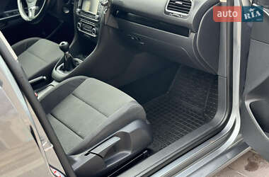 Хэтчбек Volkswagen Golf 2010 в 