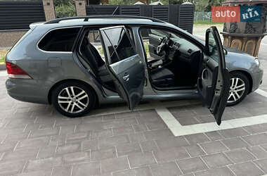 Хэтчбек Volkswagen Golf 2010 в 