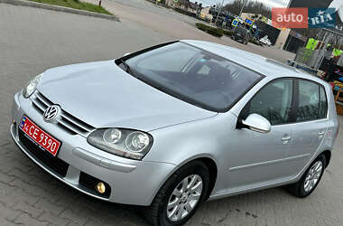 Хэтчбек Volkswagen Golf 2005 в 