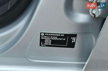 Хэтчбек Volkswagen Golf 2005 в 