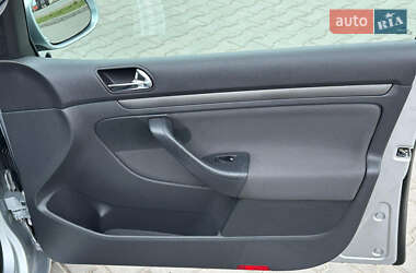 Хэтчбек Volkswagen Golf 2005 в 