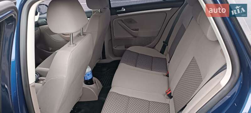 Универсал Volkswagen Golf 2011 в Калуше