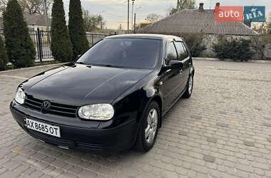 Хэтчбек Volkswagen Golf 2001 в 