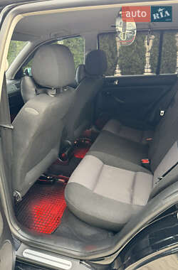 Хэтчбек Volkswagen Golf 2001 в 