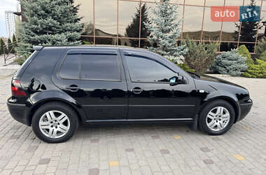 Хэтчбек Volkswagen Golf 2001 в 