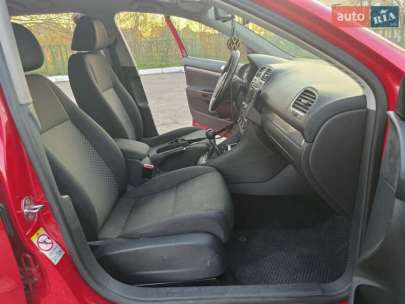 Универсал Volkswagen Golf 2011 в Попельне