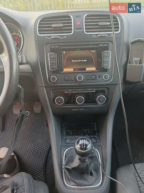 Универсал Volkswagen Golf 2011 в Попельне