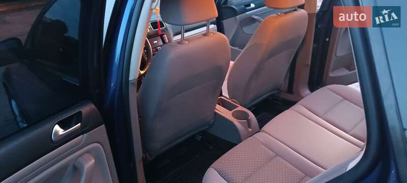 Универсал Volkswagen Golf 2011 в Калуше