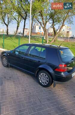 Хэтчбек Volkswagen Golf 1999 в 