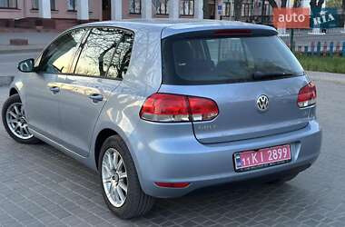 Хэтчбек Volkswagen Golf 2010 в 