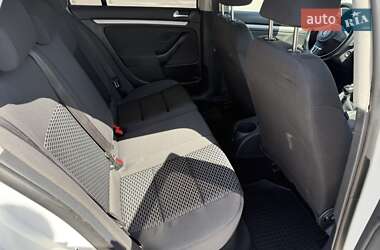 Универсал Volkswagen Golf 2010 в 