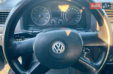 Хэтчбек Volkswagen Golf 2005 в 