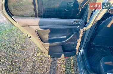 Хэтчбек Volkswagen Golf 2005 в 