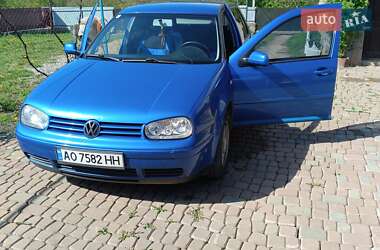 Хетчбек Volkswagen Golf 2001 в 