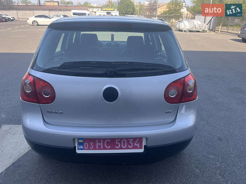 Хетчбек Volkswagen Golf 2005 в Києві