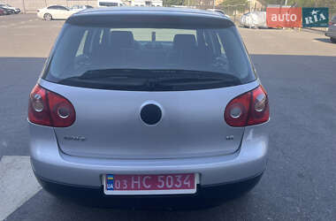 Хэтчбек Volkswagen Golf 2005 в 