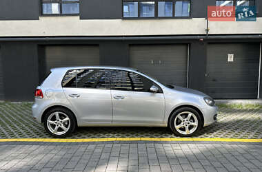 Хетчбек Volkswagen Golf 2012 в 