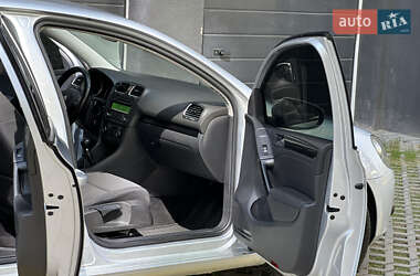 Хетчбек Volkswagen Golf 2012 в 
