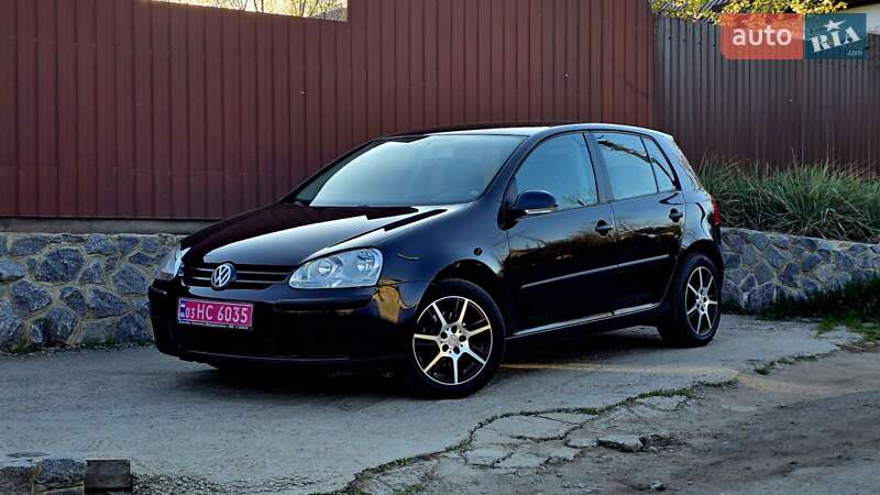 Хэтчбек Volkswagen Golf 2005 в 