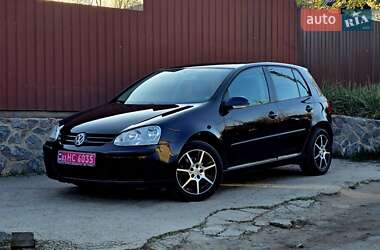 Хэтчбек Volkswagen Golf 2005 в 