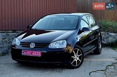 Хэтчбек Volkswagen Golf 2005 в 