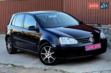 Хэтчбек Volkswagen Golf 2005 в 