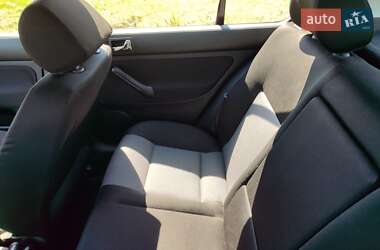Хетчбек Volkswagen Golf 2002 в 