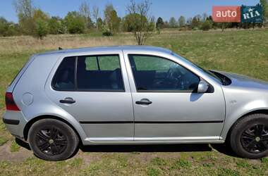 Хетчбек Volkswagen Golf 2002 в 