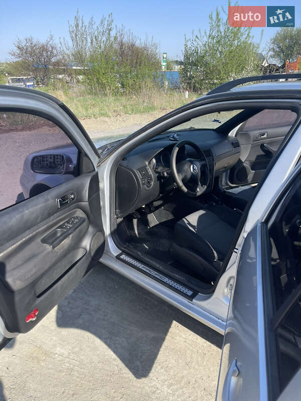 Универсал Volkswagen Golf 2003 в Ровно