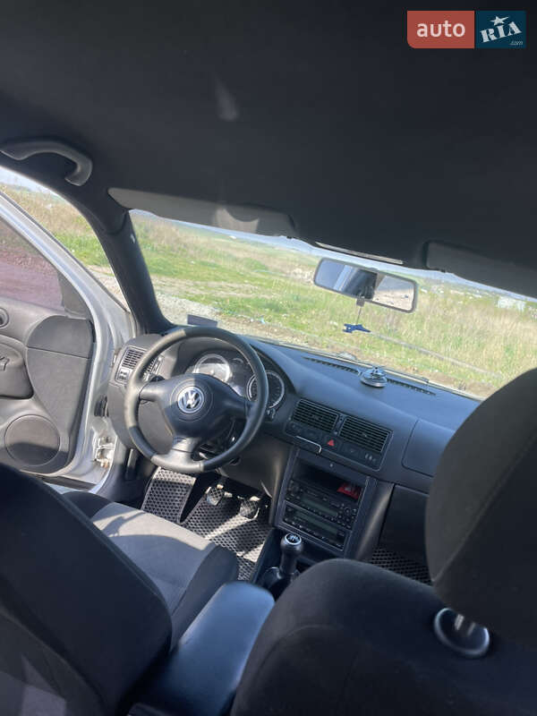 Универсал Volkswagen Golf 2003 в Ровно