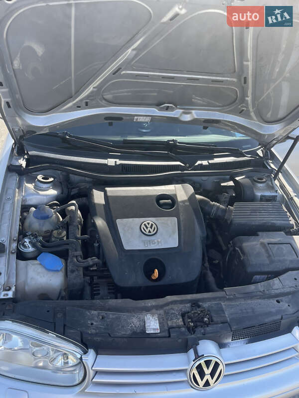 Универсал Volkswagen Golf 2003 в Ровно