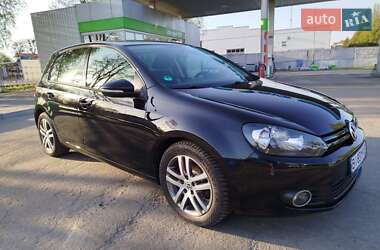Хетчбек Volkswagen Golf 2010 в 