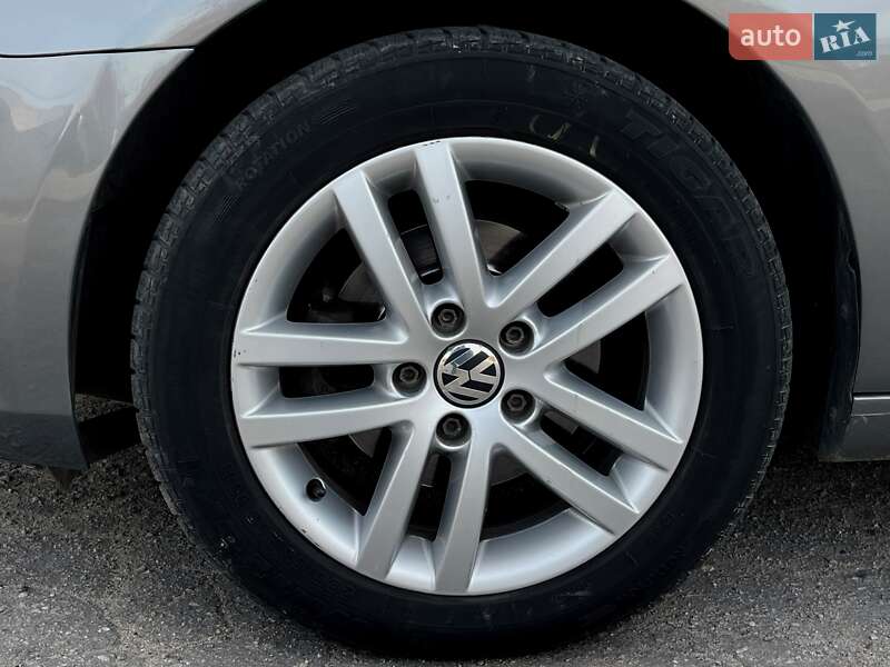 Хэтчбек Volkswagen Golf 2012 в Бердичеве