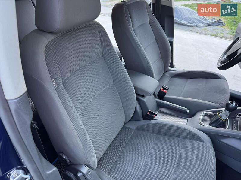 Універсал Volkswagen Golf 2009 в Житомирі